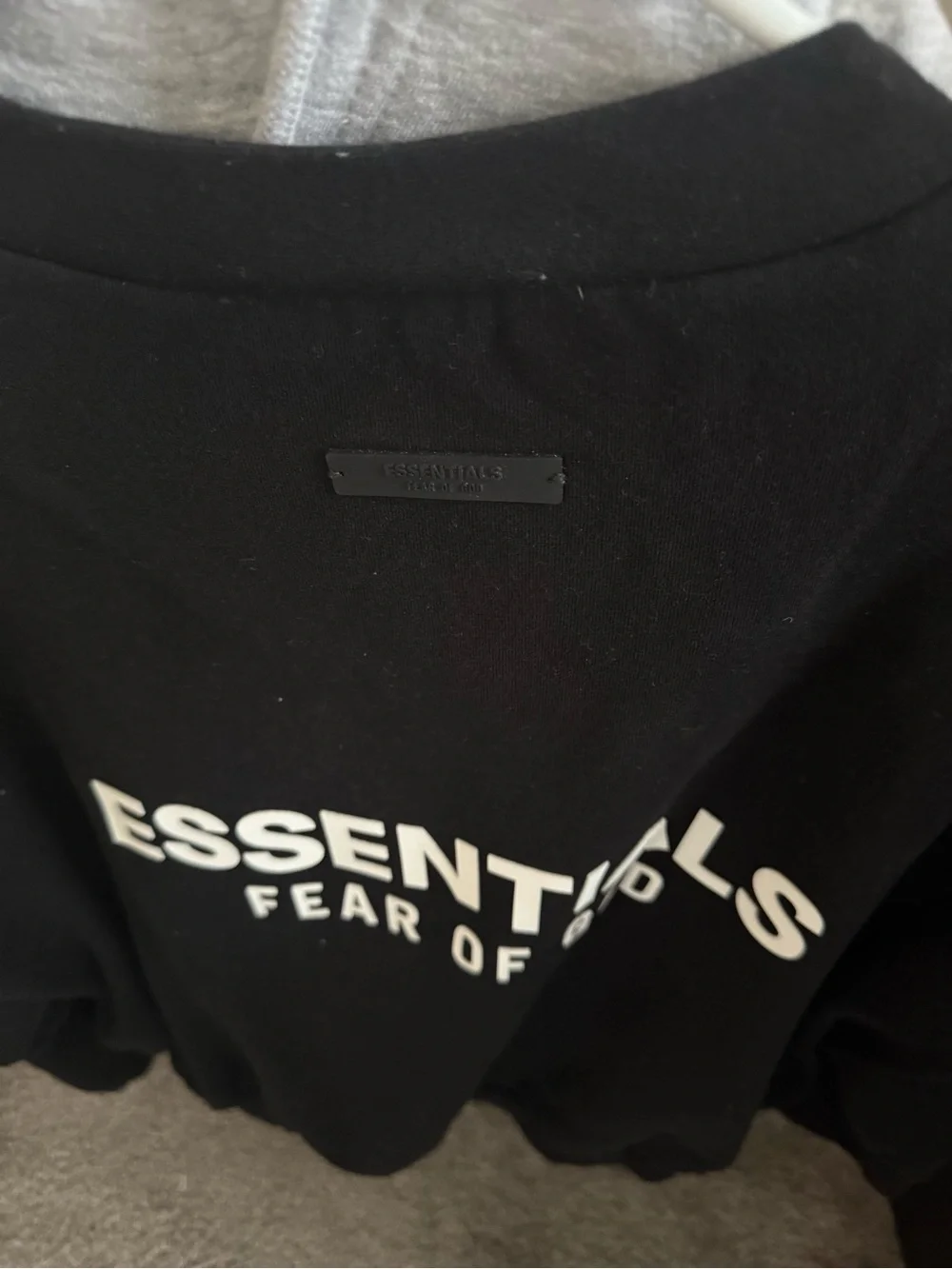 ESSENTIALS Men’s Black Crewneck Sweatshirt with pockets